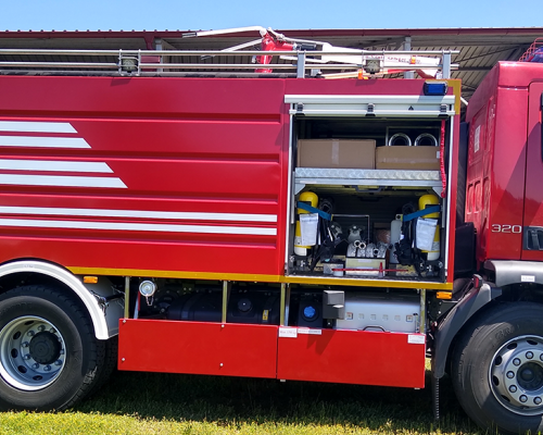 Vatrogasno vozilo VP 7000-200 na šasiji Volvo FL 42R, 18t, 4x2, isporučeno pet vozila Sektoru za vanredne situacije MUP-a Srbije.Datum isporuke 27.06.2025.